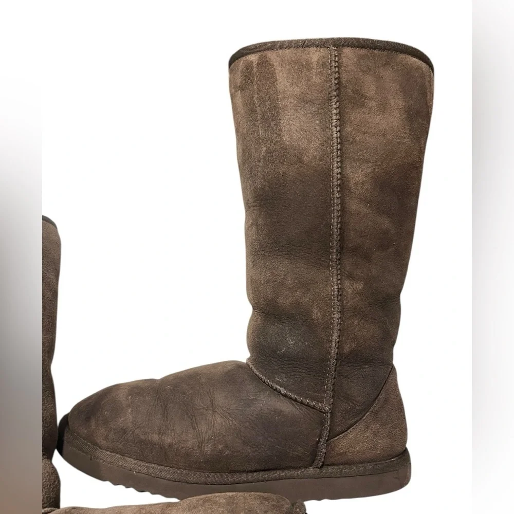 UGG Chestnut Suede boots size 9W